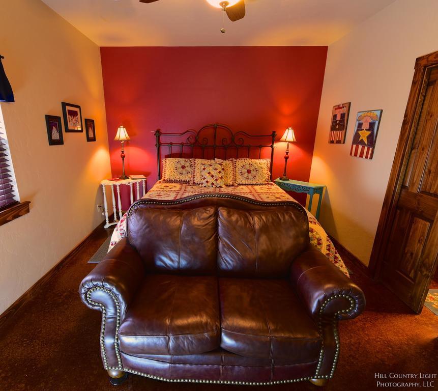 Lazy T Bed And Breakfast Фредериксберг Экстерьер фото