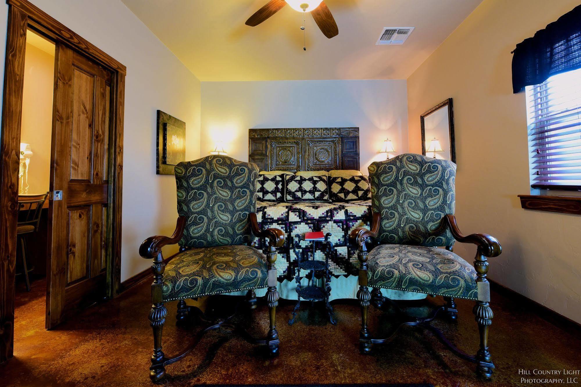 Lazy T Bed And Breakfast Фредериксберг Экстерьер фото