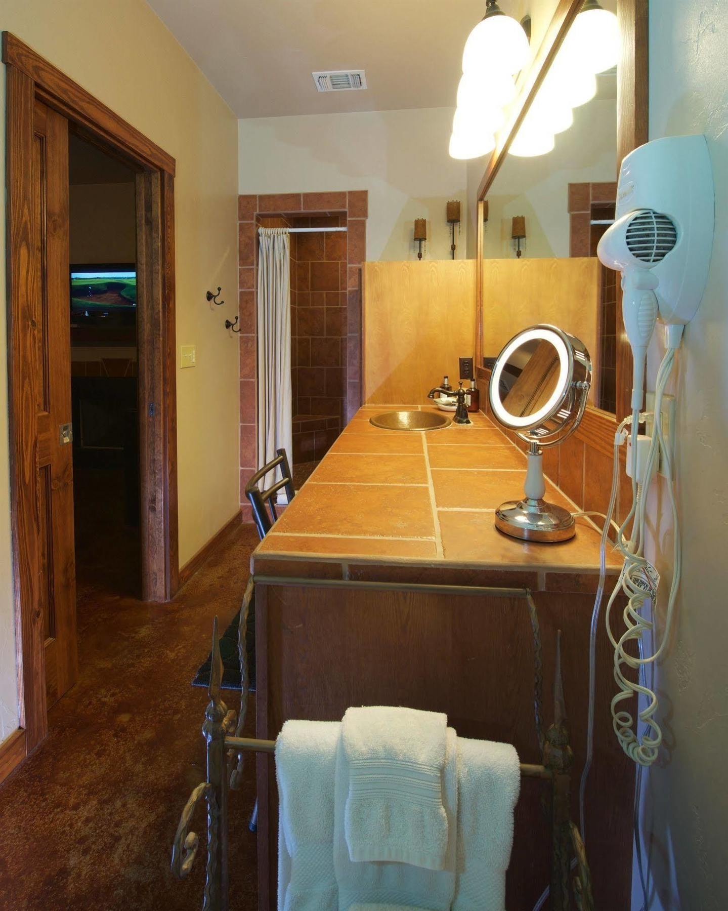 Lazy T Bed And Breakfast Фредериксберг Экстерьер фото